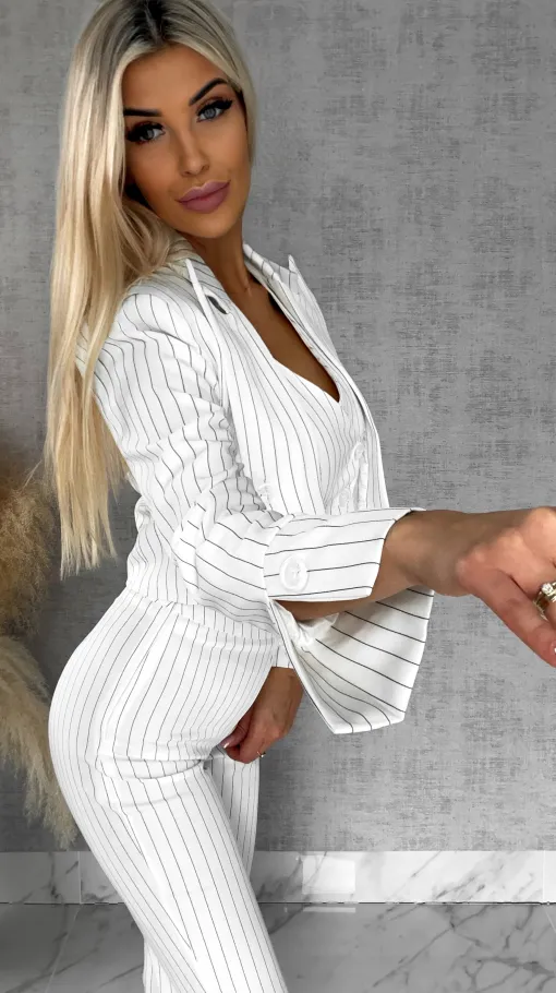 Elegancki biały komplet w paski 3w1 żakiet + kamizelka + spodnie - R490A