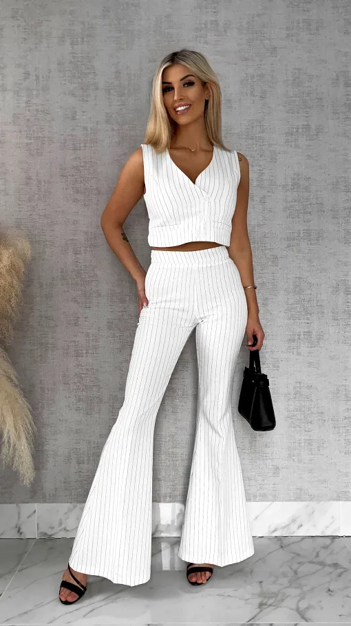 Elegancki biały komplet w paski 3w1 żakiet + kamizelka + spodnie - R490A