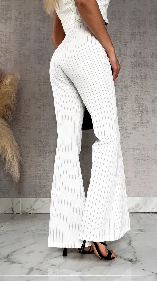 Elegancki biały komplet w paski 3w1 żakiet + kamizelka + spodnie - R490A