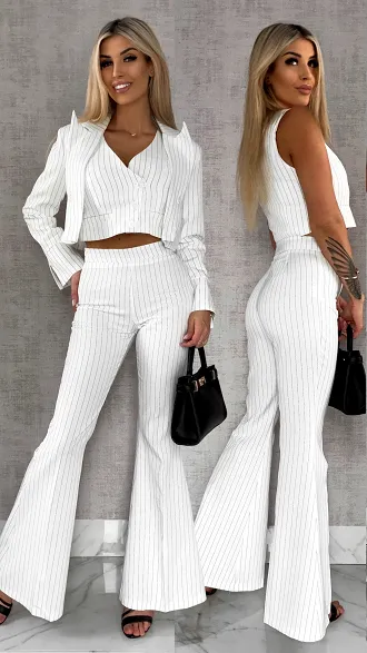 Elegancki biały komplet w paski 3w1 żakiet + kamizelka + spodnie - R490A