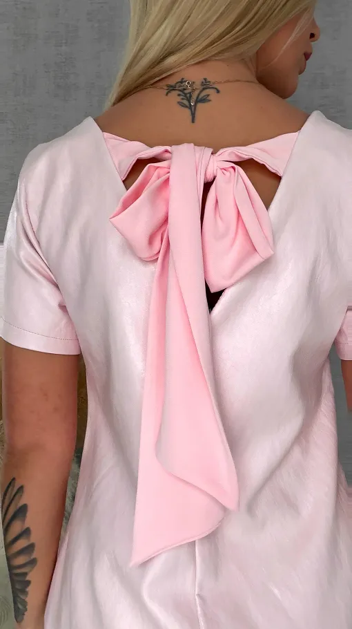 Pastelowa sukienka z eko skóry z wiązaniem ONE SIZE różowa - R544A