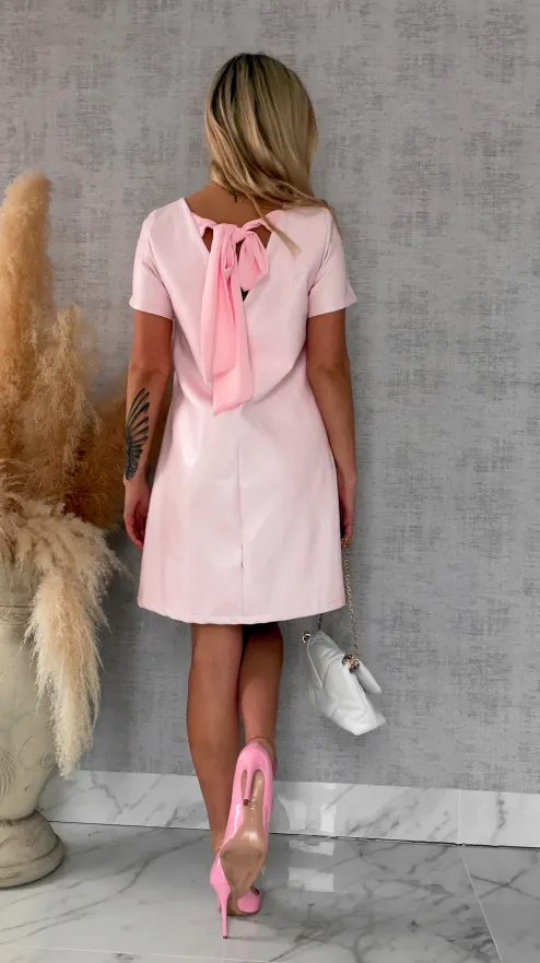 Pastelowa sukienka z eko skóry z wiązaniem ONE SIZE różowa - R544A