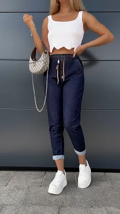 Elastyczne spodnie jeansowe MOM FIT z gumą w pasie BLUE JEANS - R001