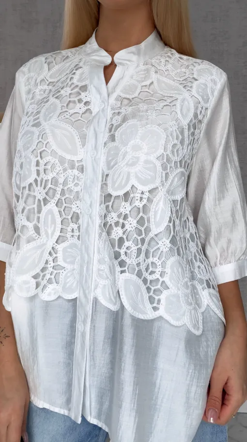 Elegancka biała bluzka koszulowa z gipiurą ONE SIZE - R677