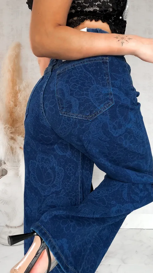 Elastyczne spodnie jeansowe w dekatyzowane kwiaty BLUE JEANS - R777