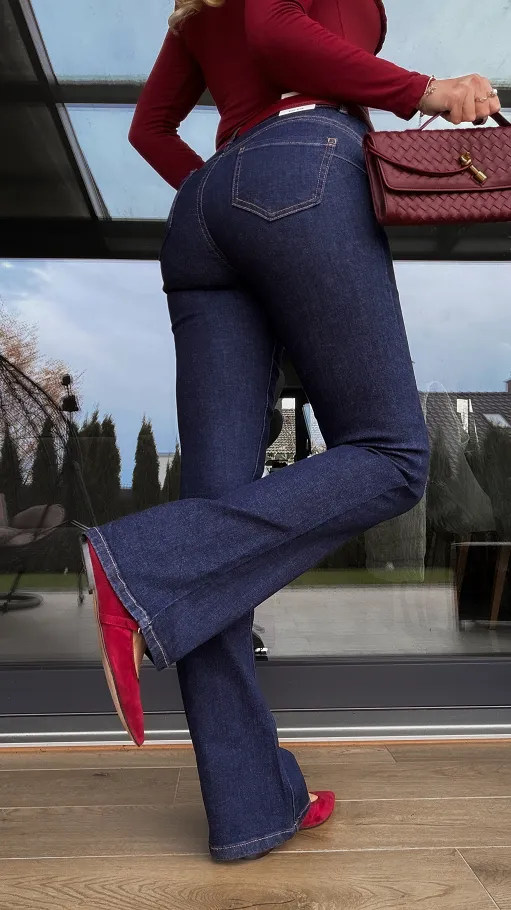 Granatowe elastyczne spodnie jeansowe PUSH UP efekt -5 kg - R233