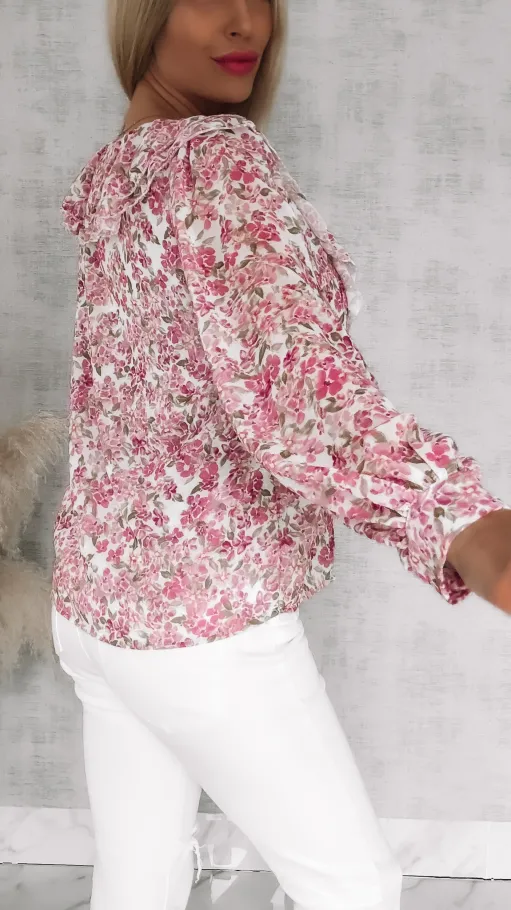 Cudowna bluzka w różowe kwiaty z modnym dekoltem ONE SIZE - R833
