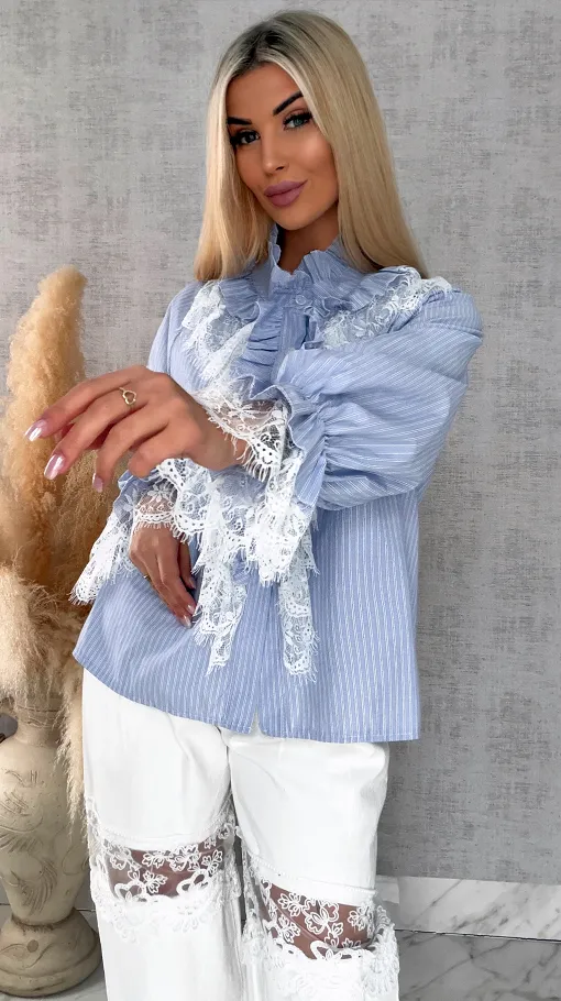 Ekstra modna koszula w niebieskie paski z białą koronką ONE SIZE - R589