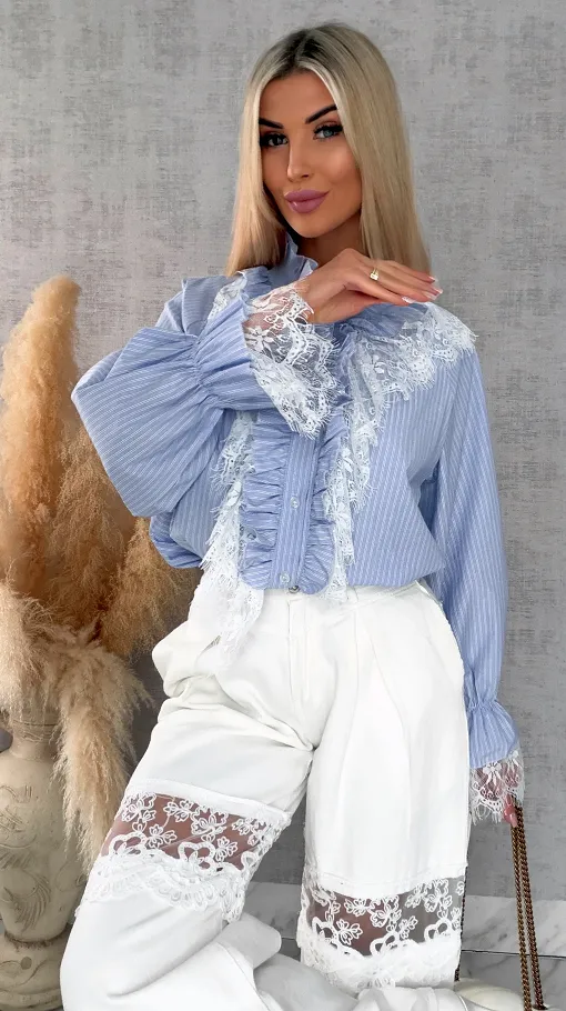 Ekstra modna koszula w niebieskie paski z białą koronką ONE SIZE - R589