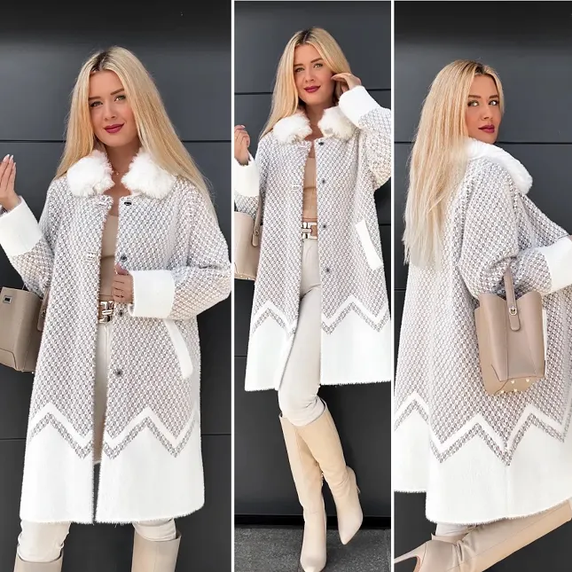 Elegancki jasny płaszcz wełniany ALPAKA z odpinanym futerkiem ONE SIZE - R040A