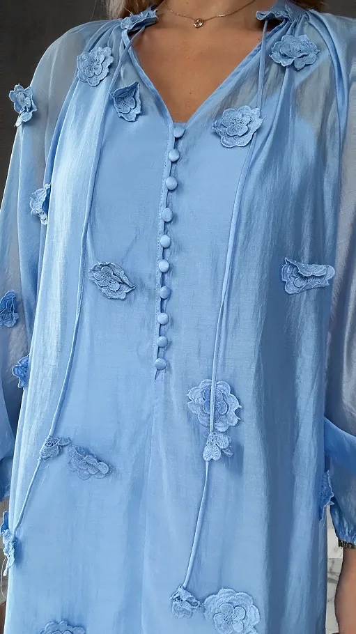 Bawełniana sukienka zdobiona różami ONE SIZE blue - R510A