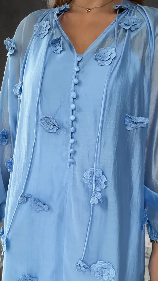 Bawełniana sukienka zdobiona różami ONE SIZE blue - R510A