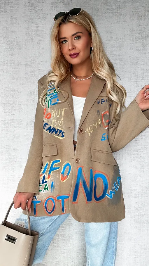 Idealna beżowa marynarka z kolorowym graffiti OVERSIZE - P552A