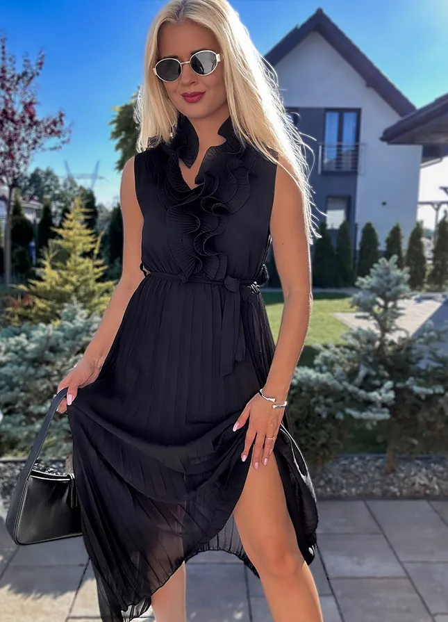 Piękna czarna MAXI sukienka z plisowaniem i ozdobnym dekoltem - N106B