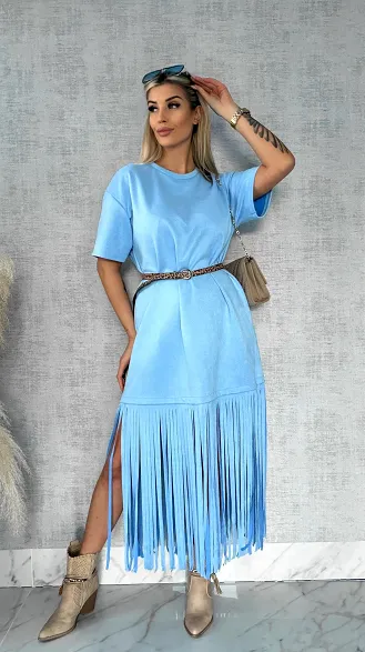 Modna zamszowa sukienka z frędzlami i paskiem ONE SIZE niebieska - R432