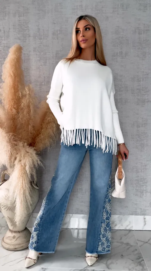 Niebieskie elastyczne jeansy dzwony z haftowanymi kwiatami - R609A