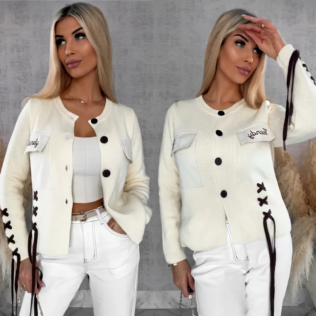 Bawełniany sweter w stylu katany zapinany na guziki ONE SIZE ecru - R623A