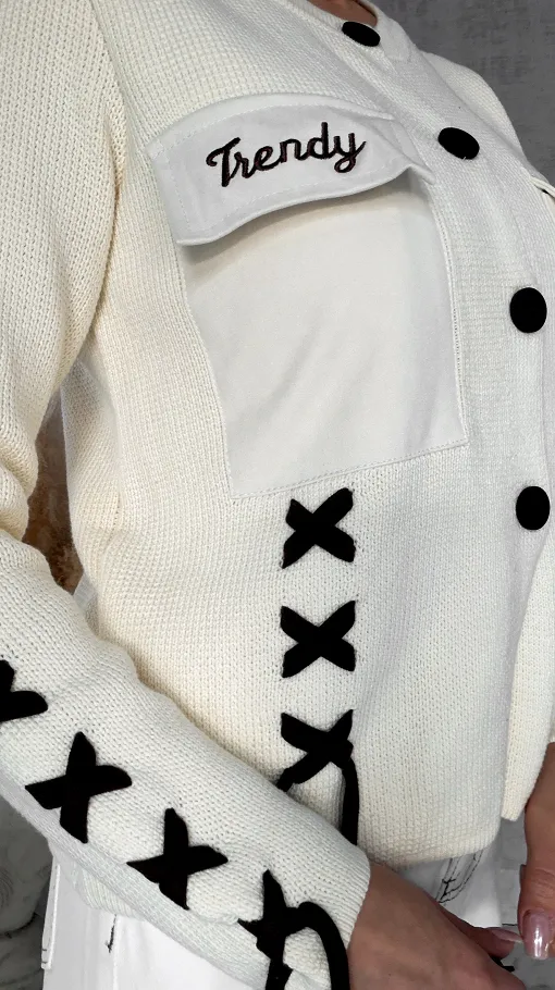 Bawełniany sweter w stylu katany zapinany na guziki ONE SIZE ecru - R623A