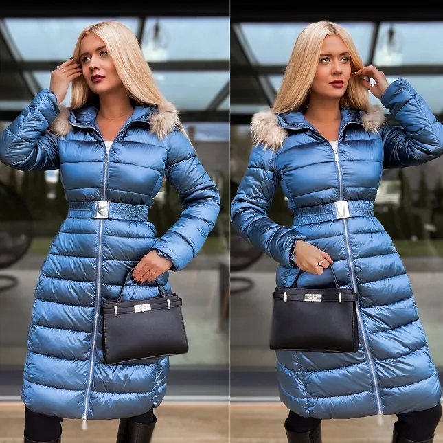 Niebieski długi pikowany płaszcz z kapturem i eko futerkiem - N770B