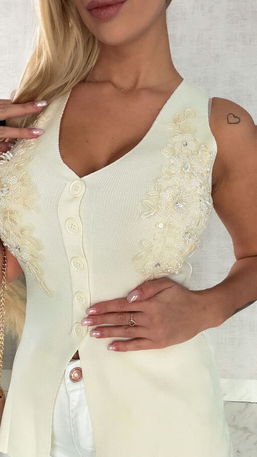 Elegancka dzianinowa kamizelka zdobiona na dekolcie ONE SIZE ecru - R459