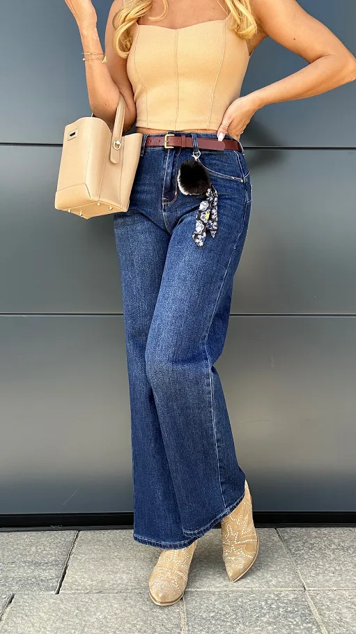 Elastyczne spodnie jeansowe z paskiem i pomponem BLUE JEANS - P990