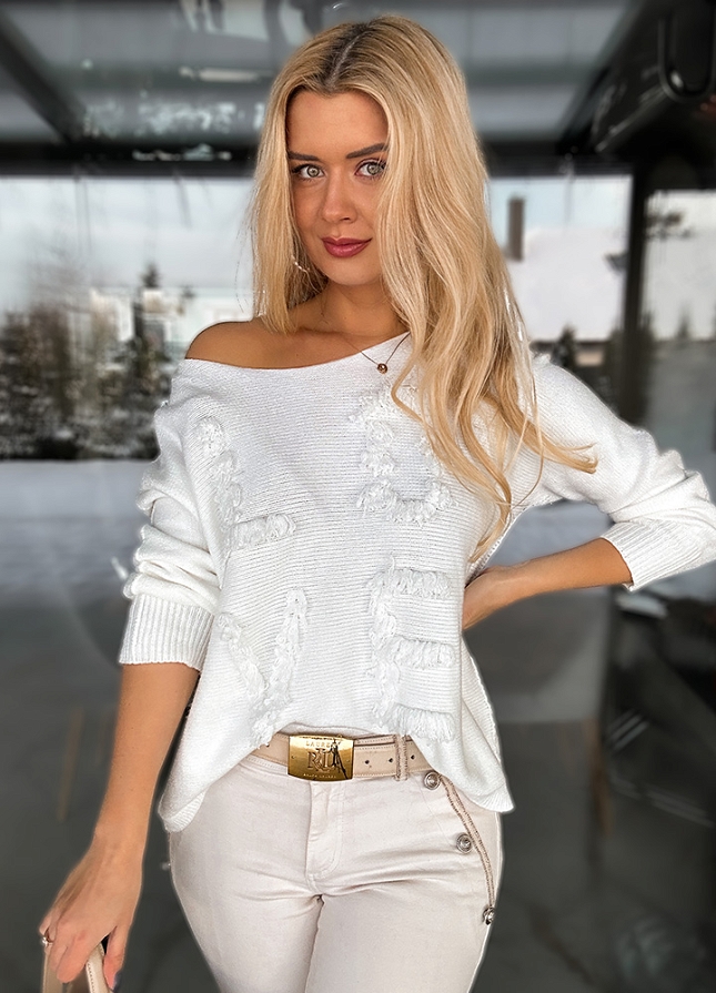 Idealny biały sweter z napisem LOVE - M491