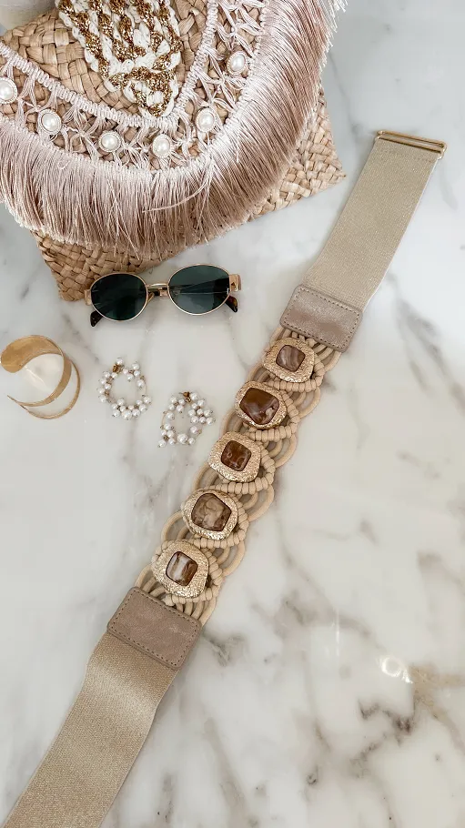Piękna słomiana torebka BOHO z frędzlami i złotymi dodatkami - P671