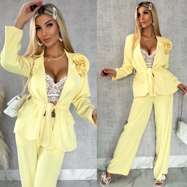 Elegancki żółty komplet z broszką żakiet + spodnie - R547