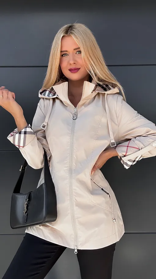 Klasyczna beżowa kurtka PARKA zdobiona modną kratką - R048A