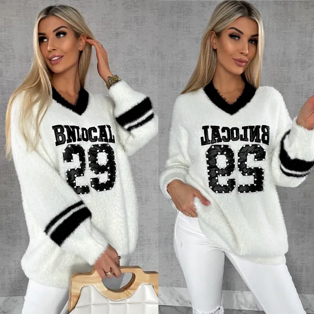 Miękki sweter z wiskozy z czarnymi dodatkami ONE SIZE - R553