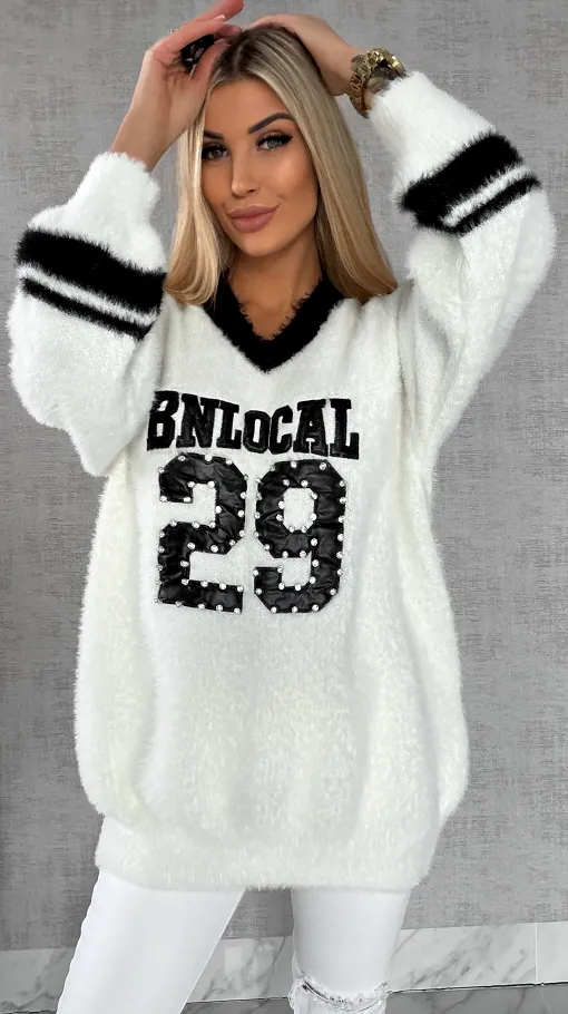 Miękki sweter z wiskozy z czarnymi dodatkami ONE SIZE - R553