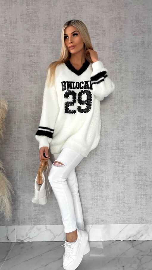 Miękki sweter z wiskozy z czarnymi dodatkami ONE SIZE - R553