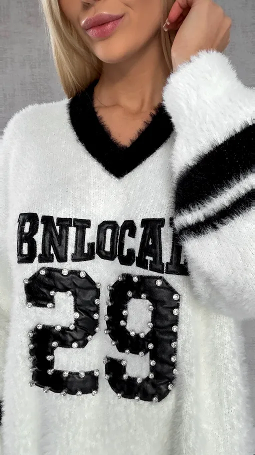 Miękki sweter z wiskozy z czarnymi dodatkami ONE SIZE - R553