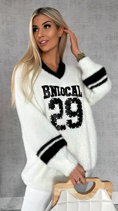 Miękki sweter z wiskozy z czarnymi dodatkami ONE SIZE - R553