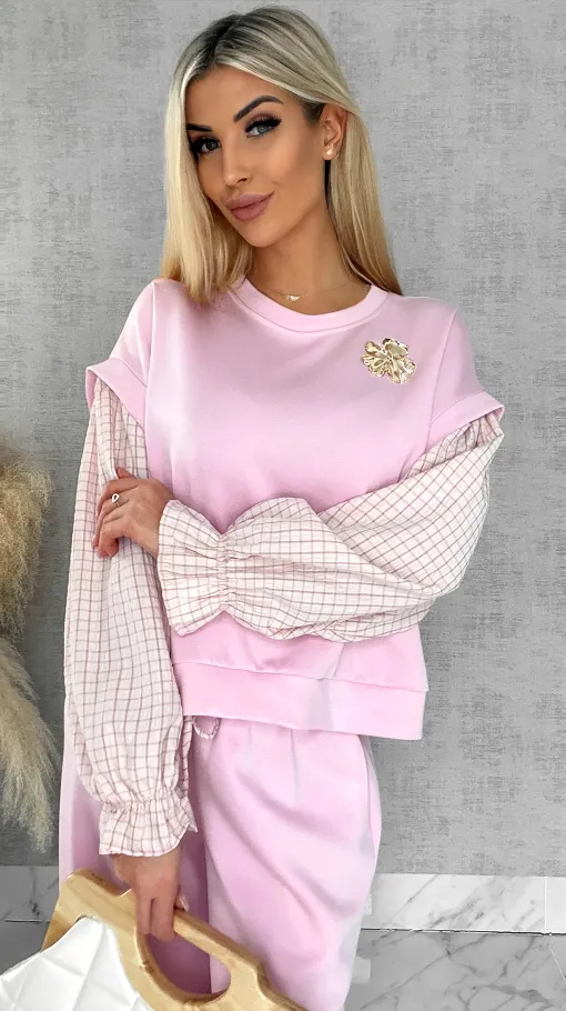 Luźna bluza z rękawami w kratkę i broszką ONE SIZE pink - R426