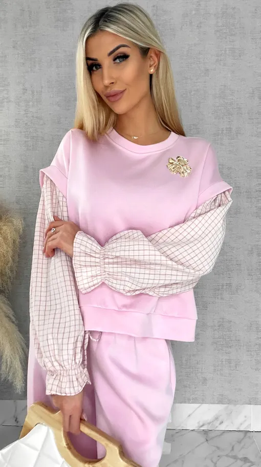Luźna bluza z rękawami w kratkę i broszką ONE SIZE pink - R426