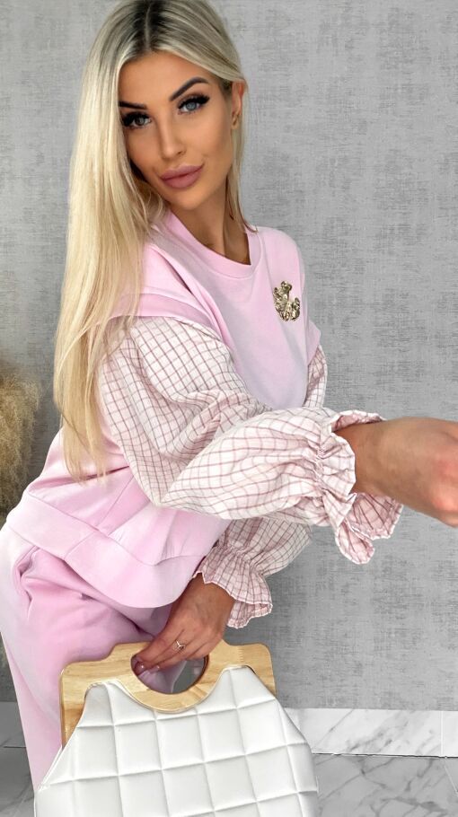 Luźna bluza z rękawami w kratkę i broszką ONE SIZE pink - R426
