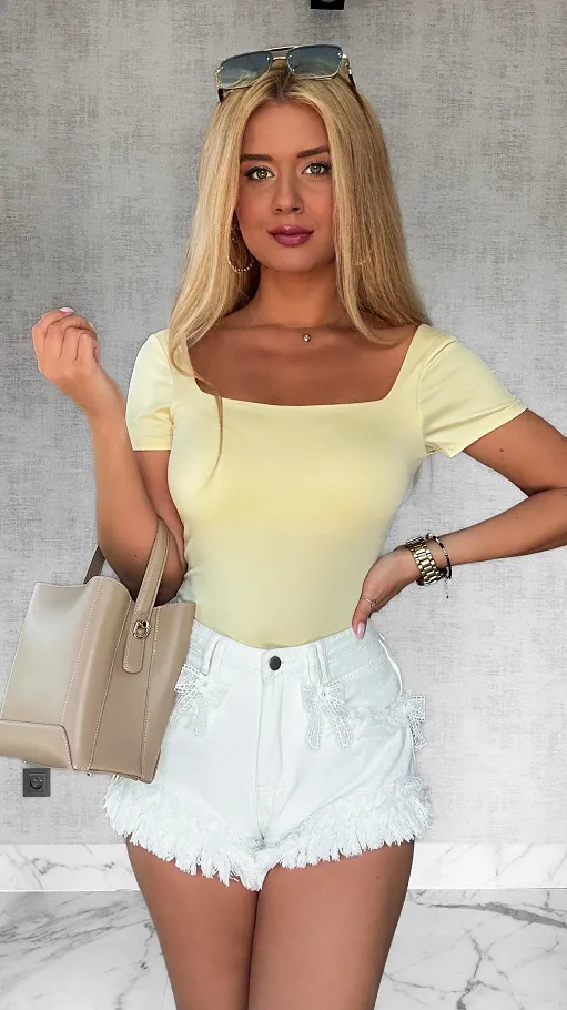 Elastyczna gładka bluzka BODY z pięknym dekoltem ONE SIZE żółta - P748B