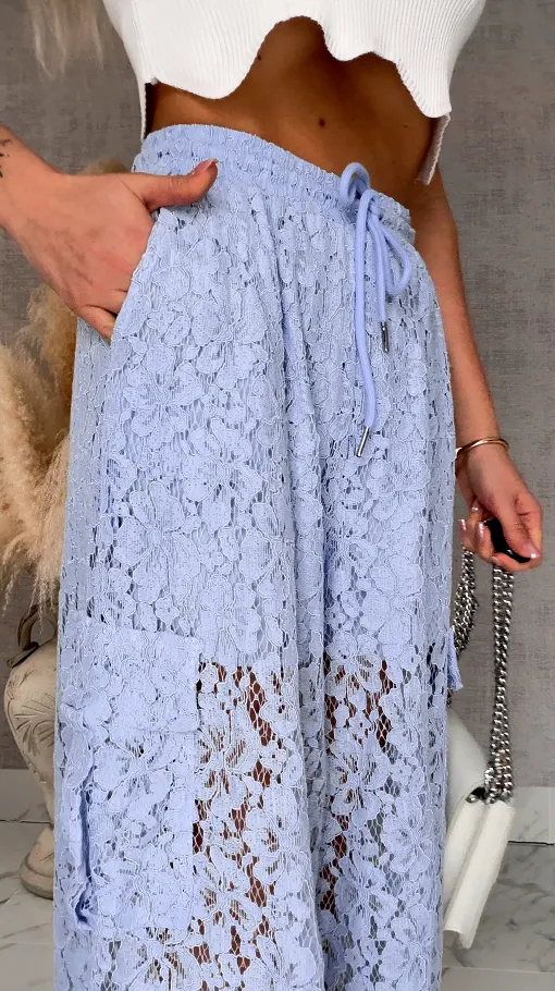 Gipiurowe spodnie w stylu bojówki z kieszeniami ONE SIZE blue - R509