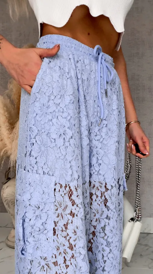 Gipiurowe spodnie w stylu bojówki z kieszeniami ONE SIZE blue - R509