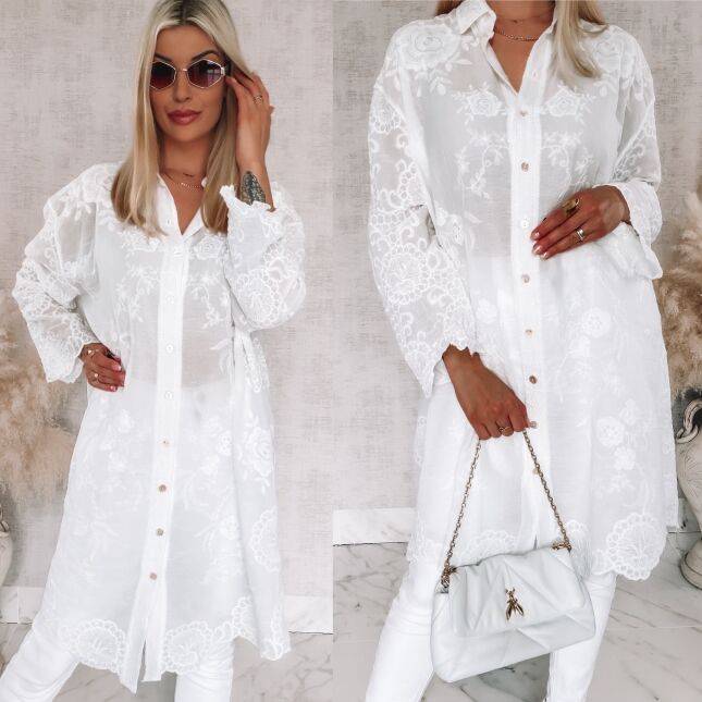 Elegancka długa koszula w haftowane kwiaty ONE SIZE biała - R914A
