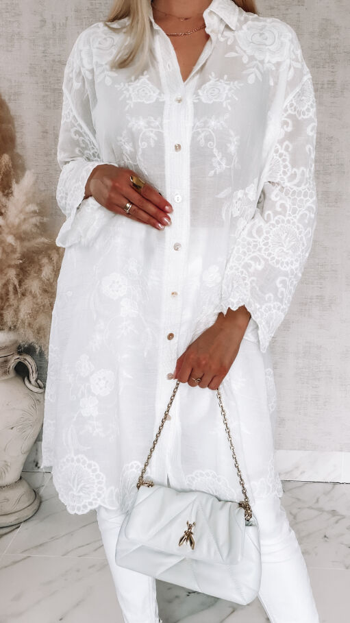 Elegancka długa koszula w haftowane kwiaty ONE SIZE biała - R914A