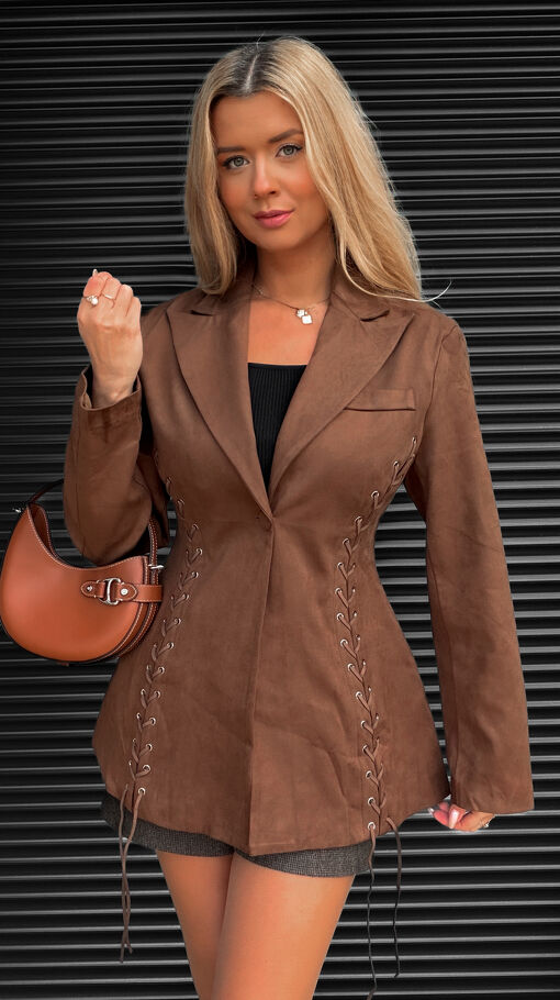 Wyjątkowa zamszowa marynarka z ozdobnymi wiązaniami ONE SIZE camel - S488A