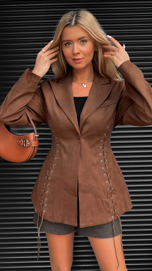 Wyjątkowa zamszowa marynarka z ozdobnymi wiązaniami ONE SIZE camel - S488A