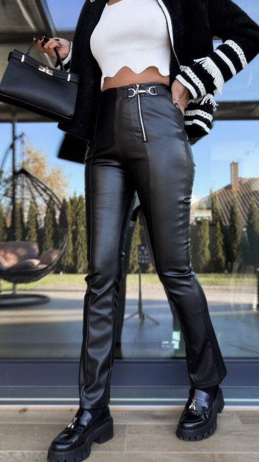 Czarne elastyczne spodnie z eko skóry - R271