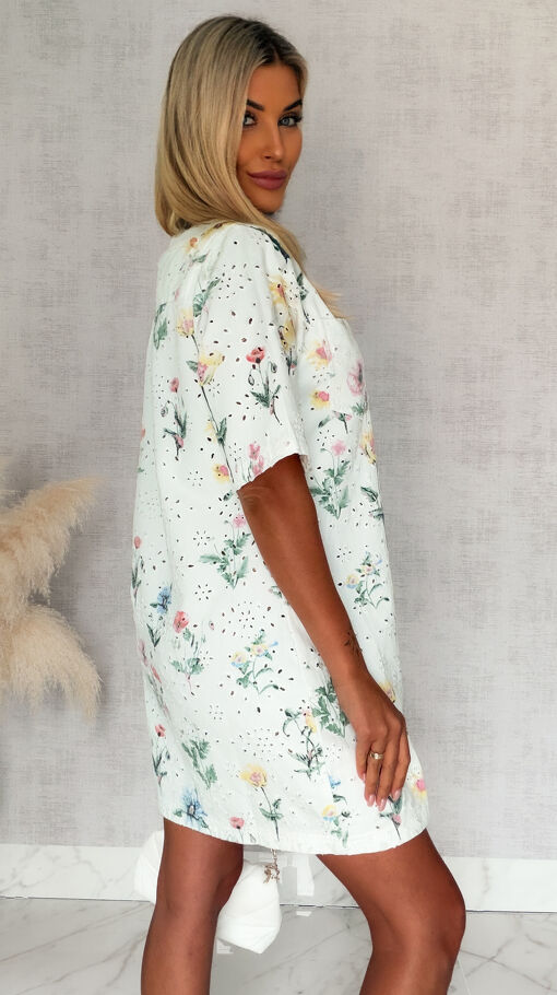Oryginalna ażurowa sukienka jeansowa w kolorowe kwiaty ONE SIZE - S175A