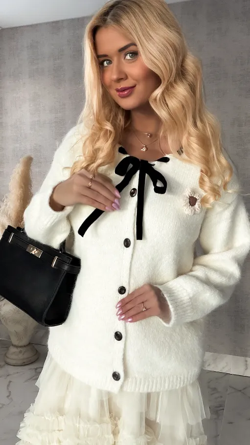 Elegancki sweter ECRU z guzikami i czarną tasiemką ONE SIZE - R364