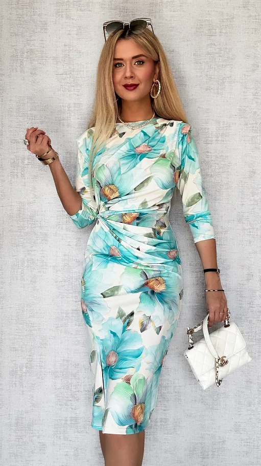 Sukienka w TURKUSOWE kwiaty z marszczeniem i rozcięciem ONE SIZE - P509B