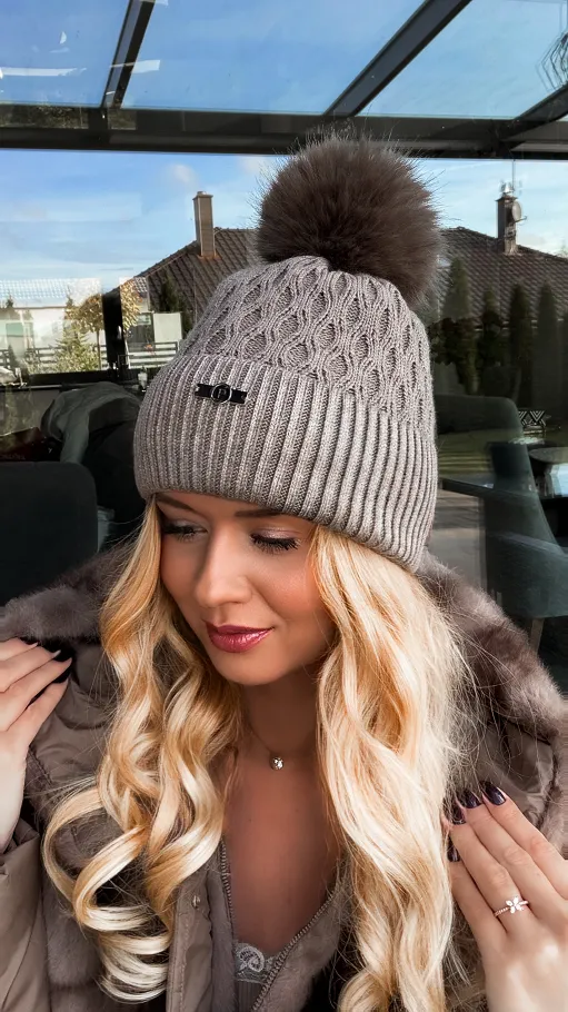 Czapka damska ze złotym brokatem FANGO produkt polski - R296