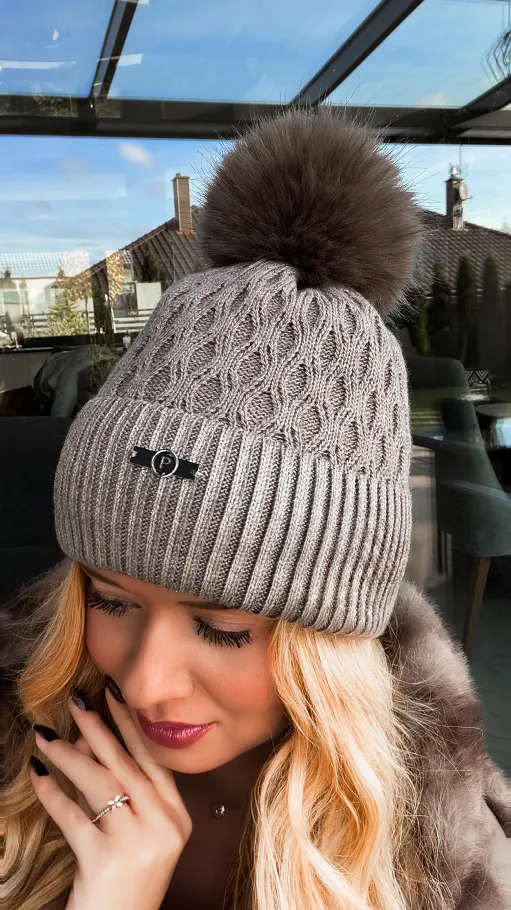 Czapka damska ze złotym brokatem FANGO produkt polski - R296